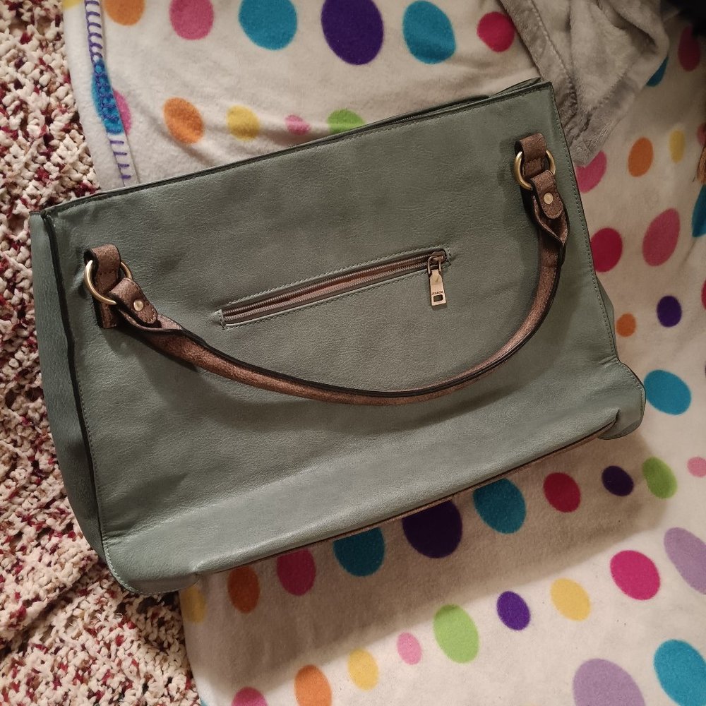 Woman's travel bag